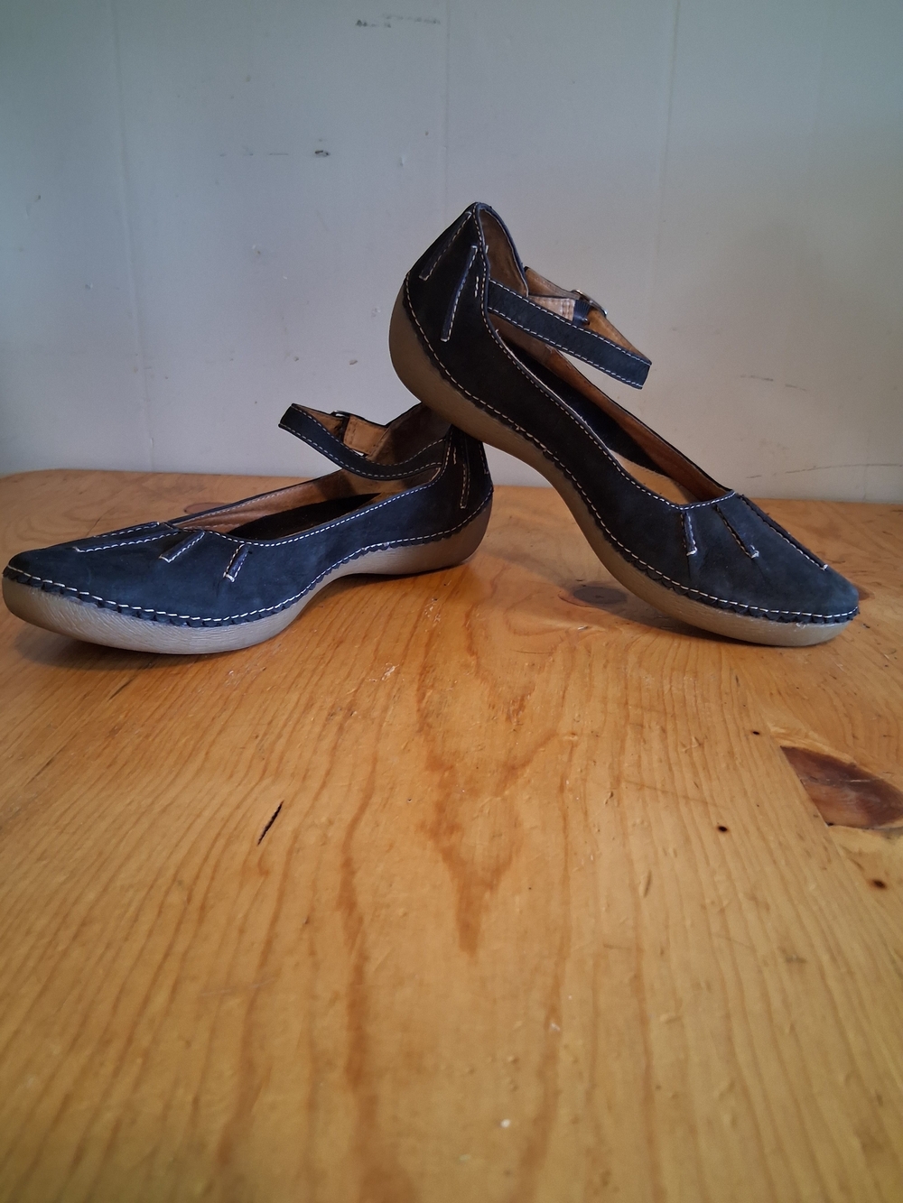 Clarks Artisan Suede Leather Mary Janes Size 9